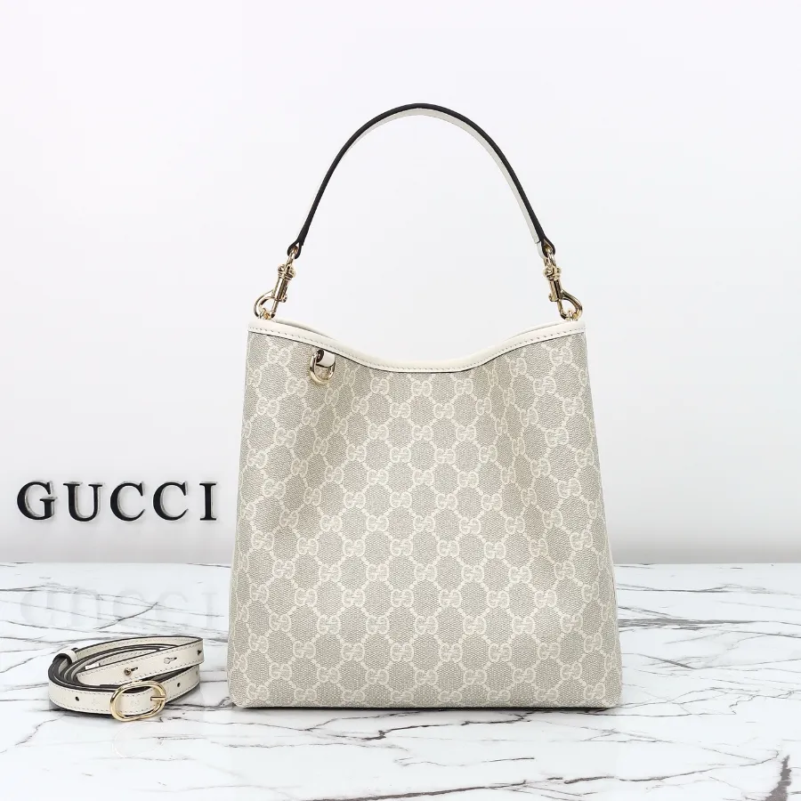 GUCCI GG Emblem 미디엄 버킷백 아이보리 #815103.JPG
