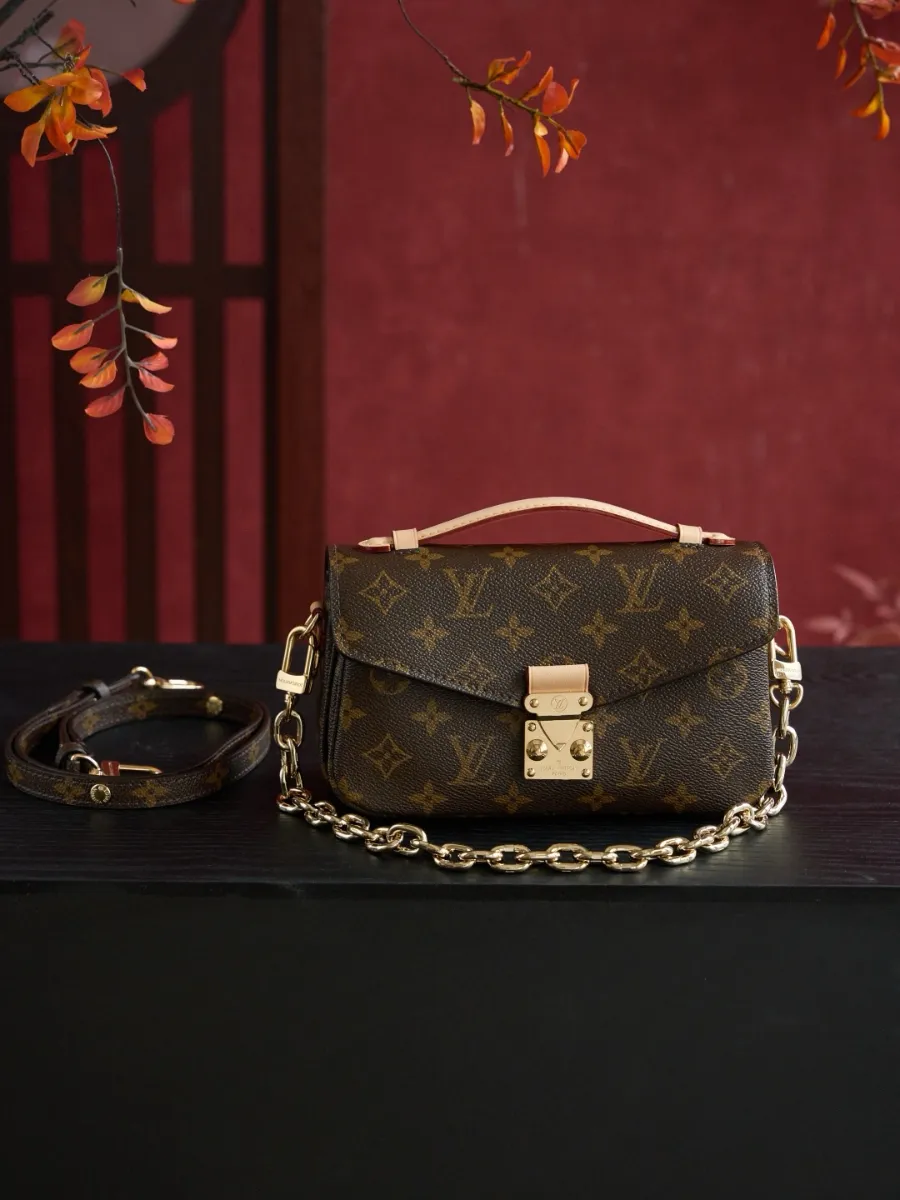 LOUISVUITTON_루이비통_POCHETTE_웨스트_데일리백_M46279.JPG