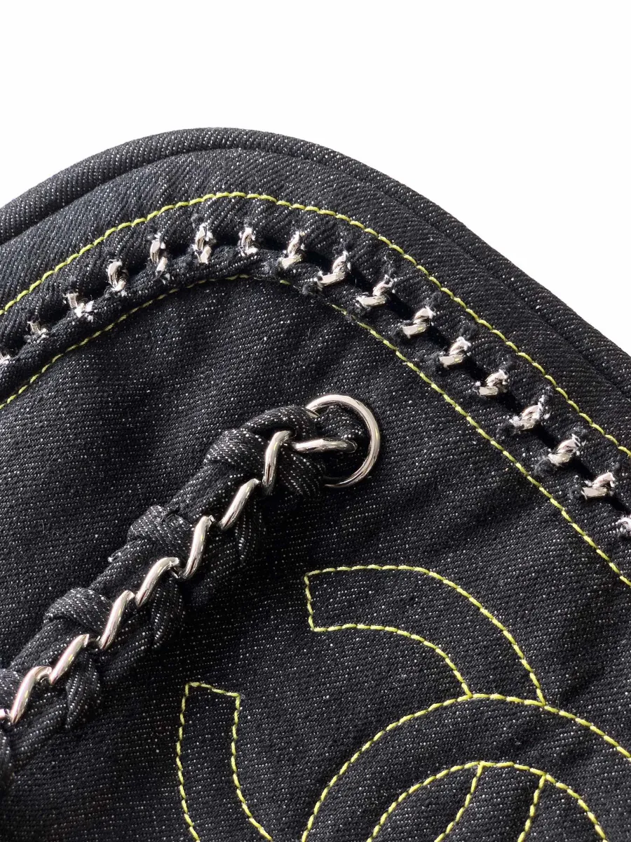 chanel_denim_bostonbag_2240000601656_detail_01.jpg