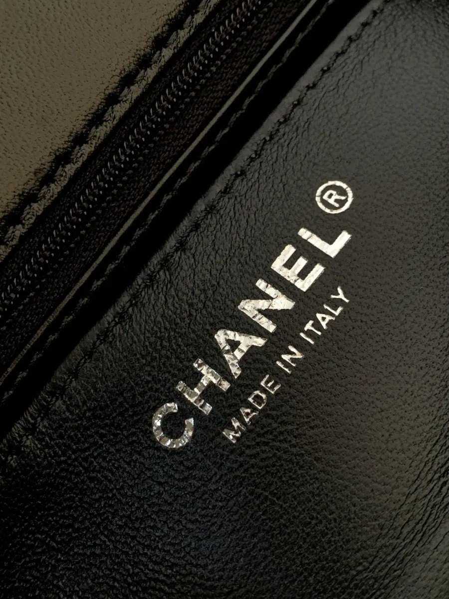 chanel_latest_mini_grained_lambskin_20bag_as2431_detail_03.jpg