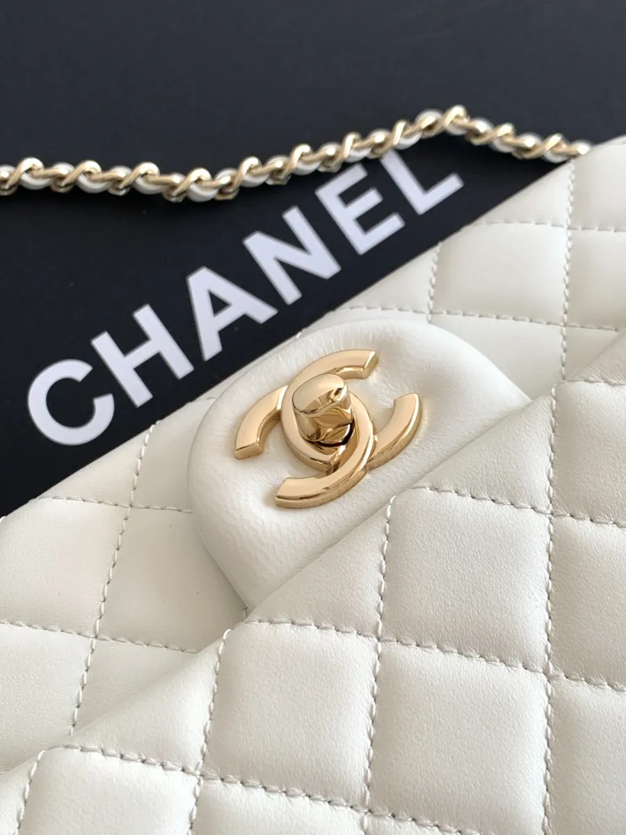 chanel_latest_mini_grained_lambskin_20bag_as2431_detail_02.jpg