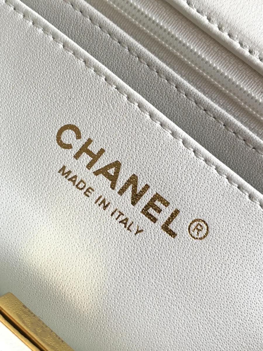 chanel_latest_mini_grained_lambskin_20bag_as2431_detail_04.jpg