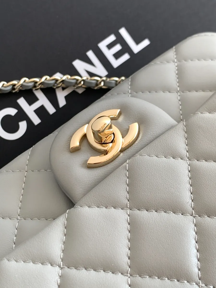 chanel_latest_mini_grained_lambskin_20bag_as2431_detail_02.jpg