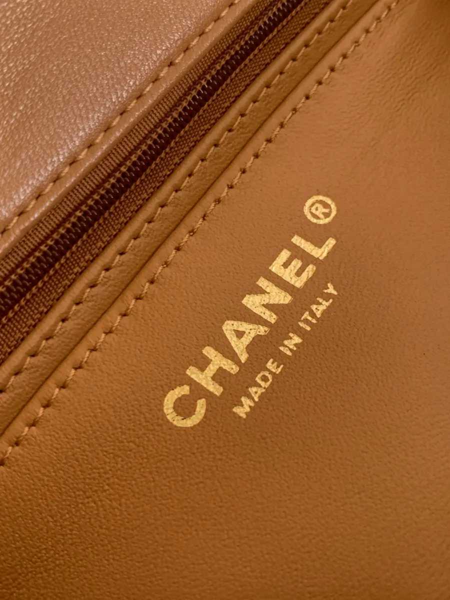 chanel_latest_mini_grained_lambskin_20bag_as2431_detail_03.jpg