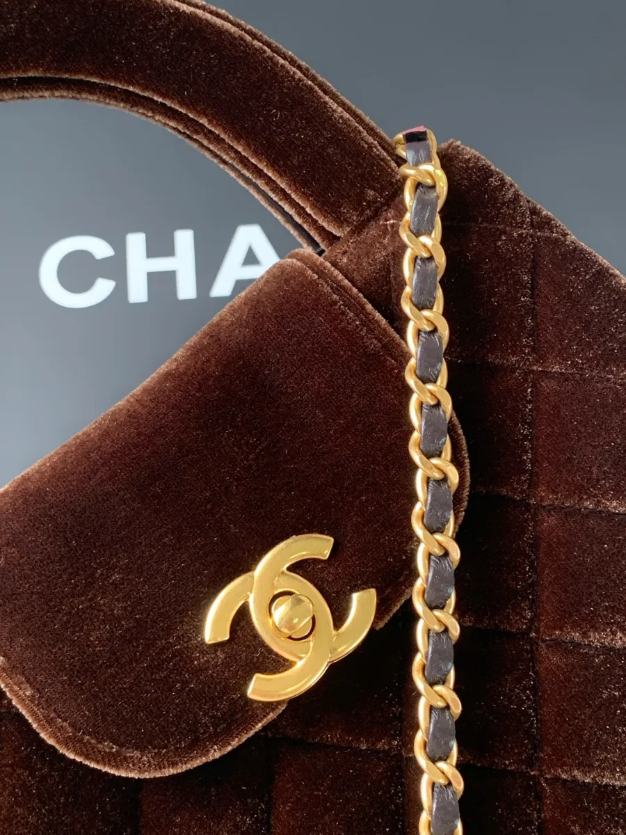 chanel_silkeubelbes_kellybag_as4416_detail_02.jpg