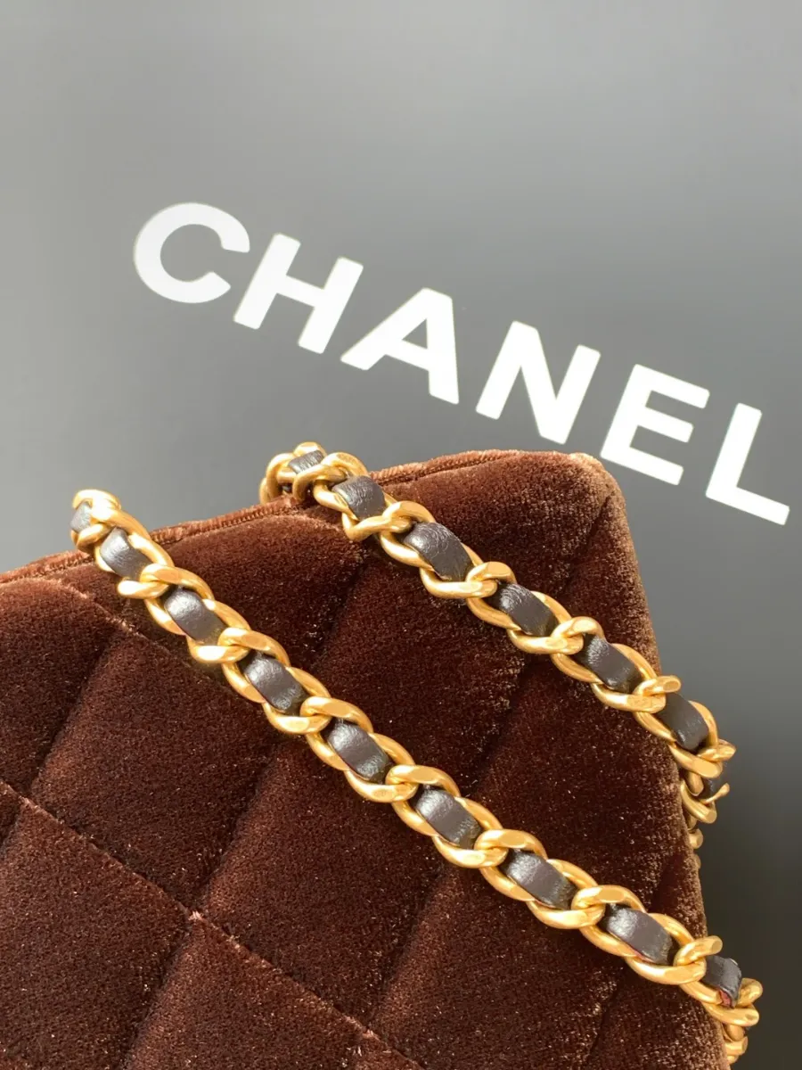 chanel_silkeubelbes_kellybag_as4416_detail_03.jpg