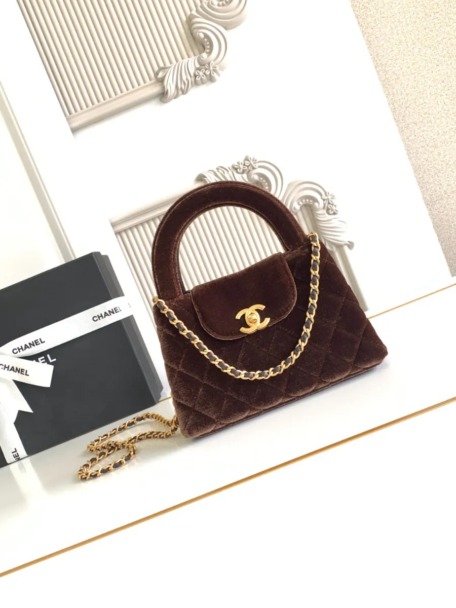 chanel_silkeubelbes_kellybag_as4416_front.jpg