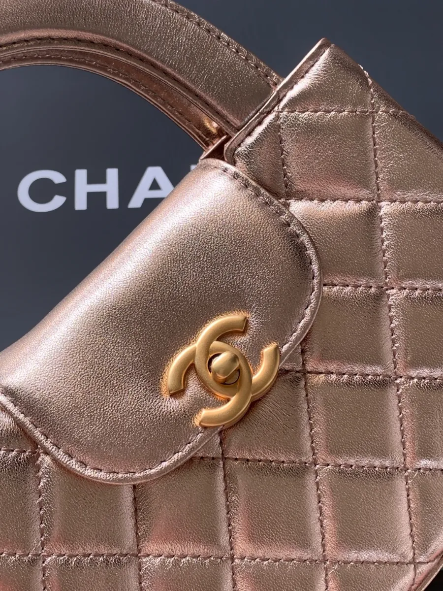 chanel_lambskin_kellybag_as4416_detail_03.jpg