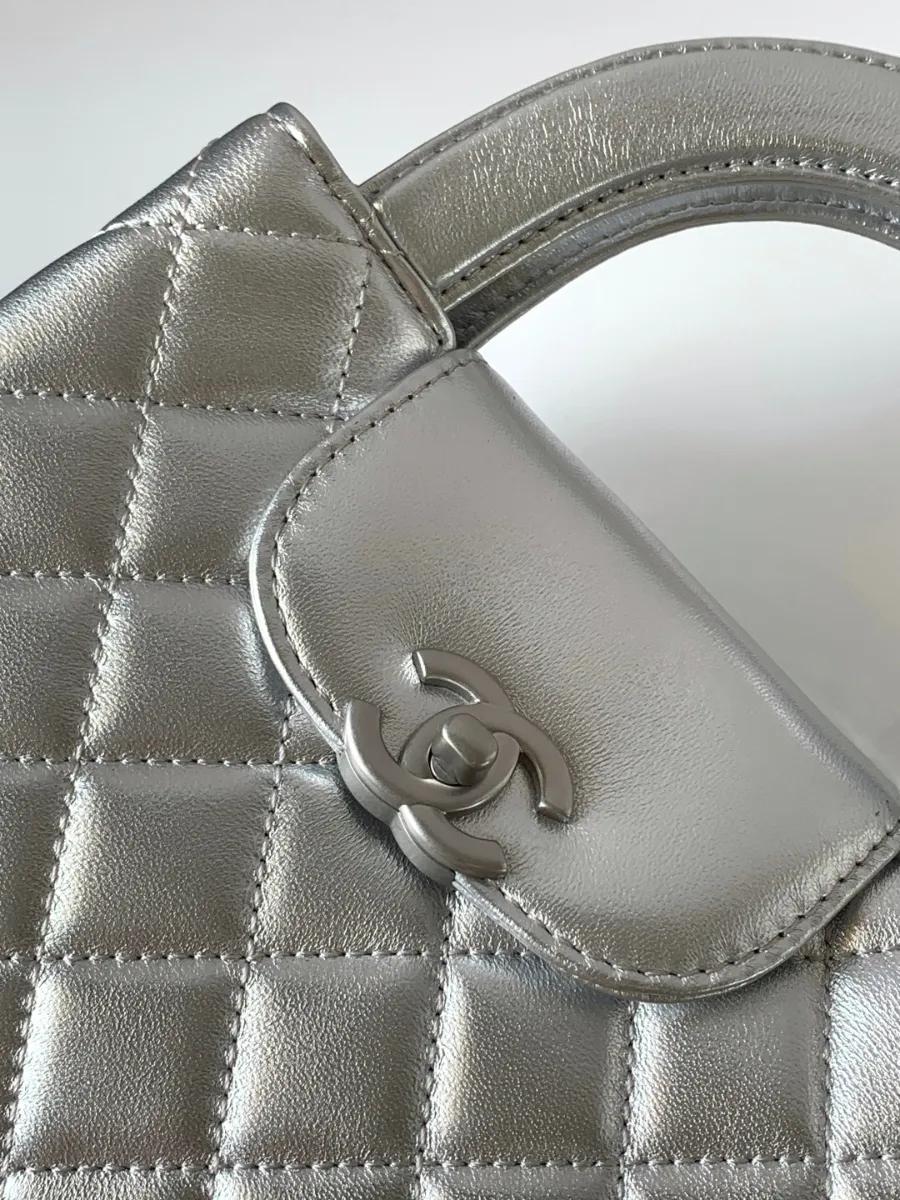 chanel_lambskin_kellybag_as4416_detail_02.jpg