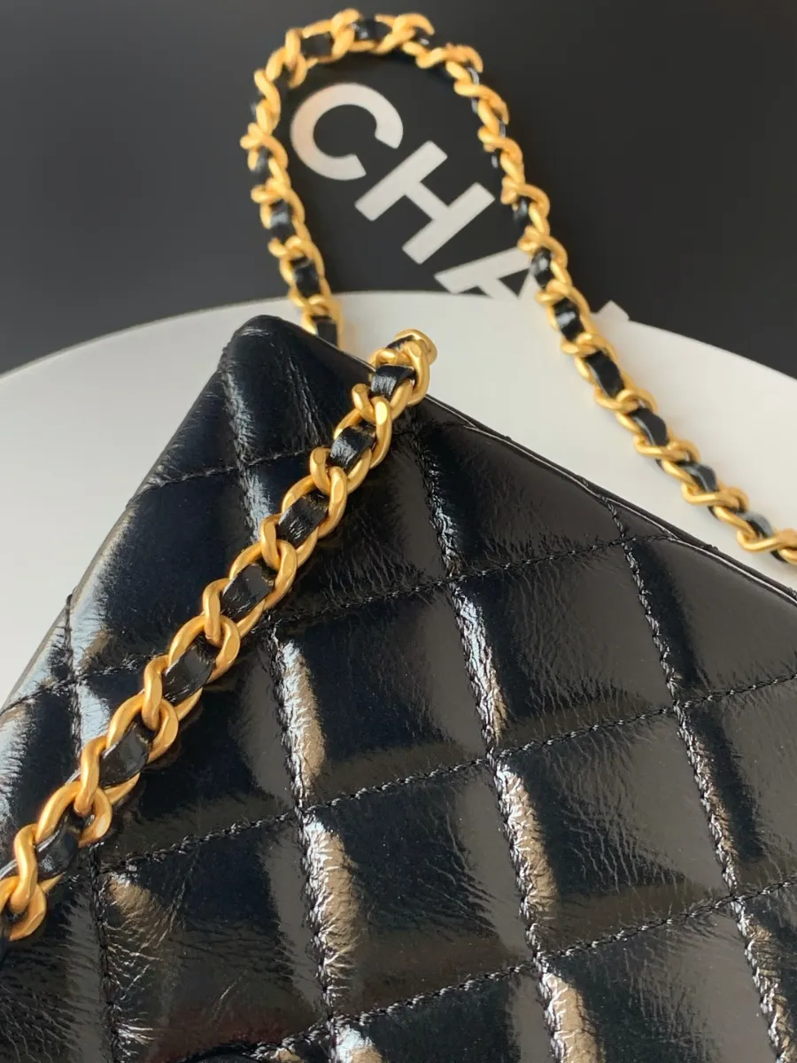 chanel_lambskin_kellybag_as4416_detail_03.jpg