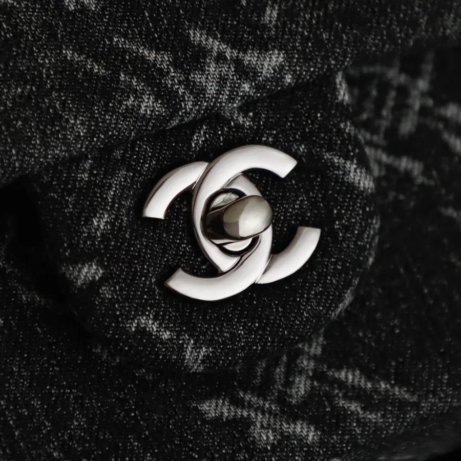 chanel_medium_denim_double_flap_shoulder_bag_detail_02.jpg