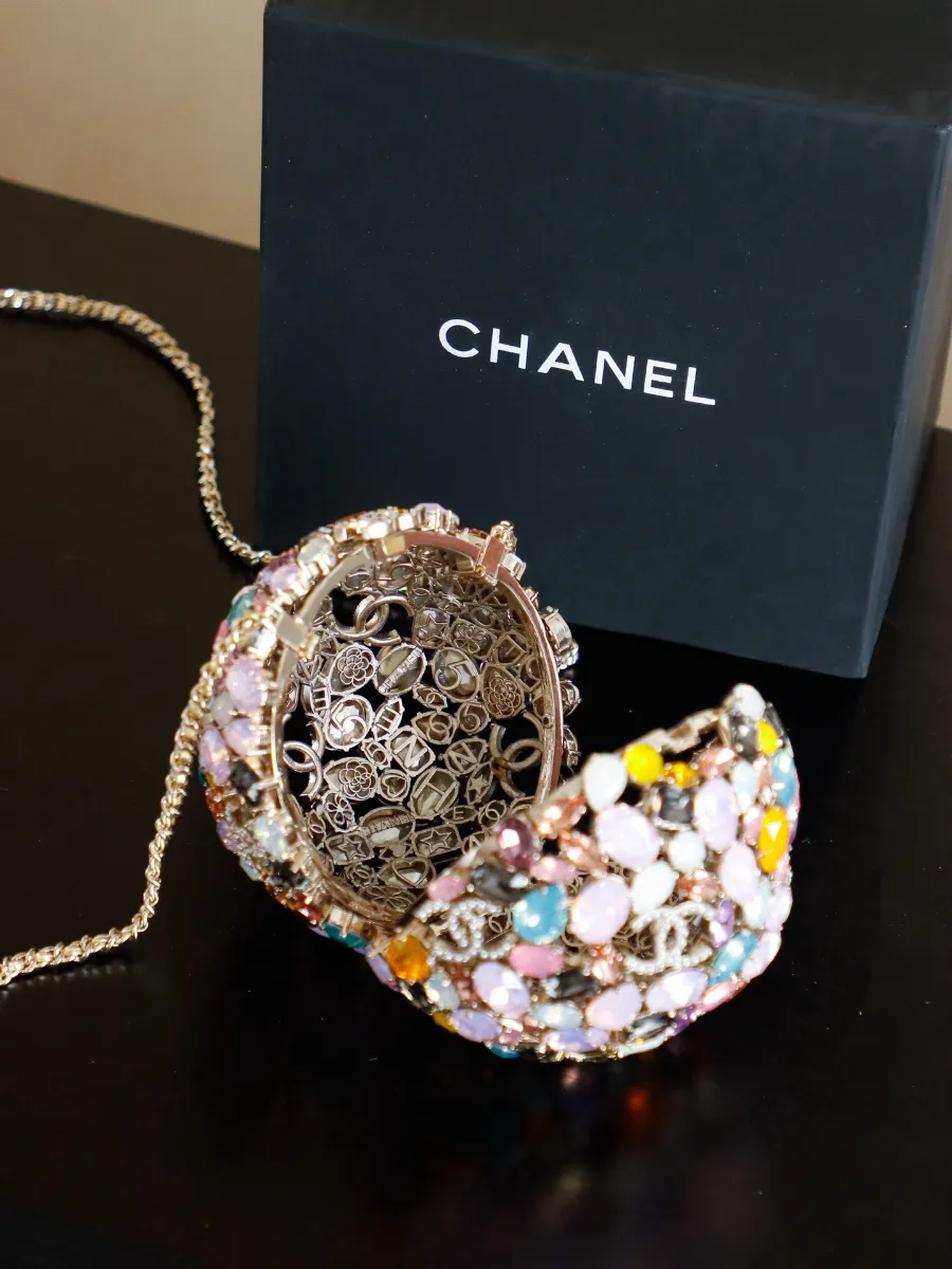chanel_swarovski_crystal_diamond_ball_clutch_inside.jpg