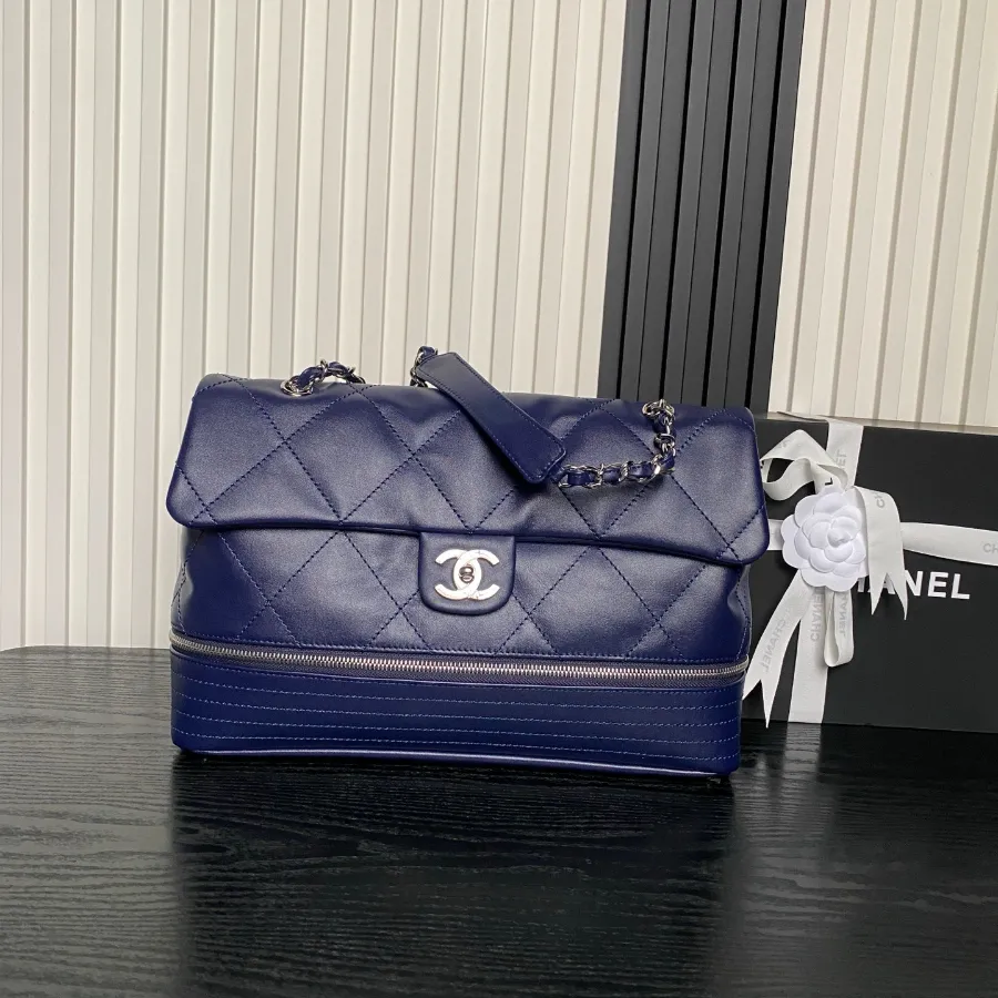 chanel_vintage_paris-london_flap-bag_9902_front.jpg