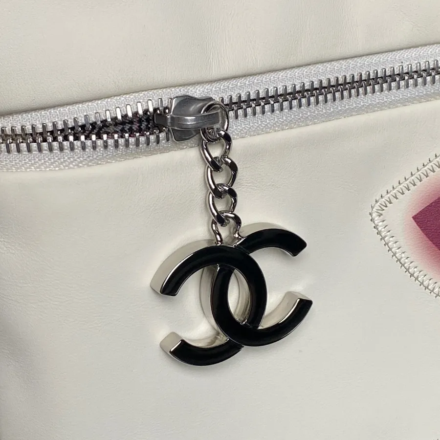 chanel_vintage_paris-london_tote-bag_9901_bottom.jpg