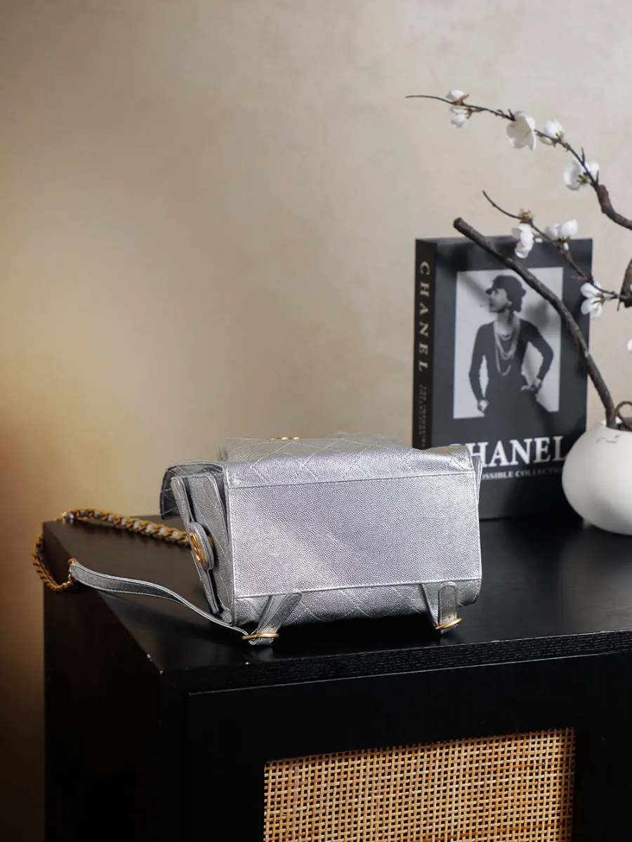 chanel_25b_double_shoulder-bag_backpack_as5600_bottom.jpg
