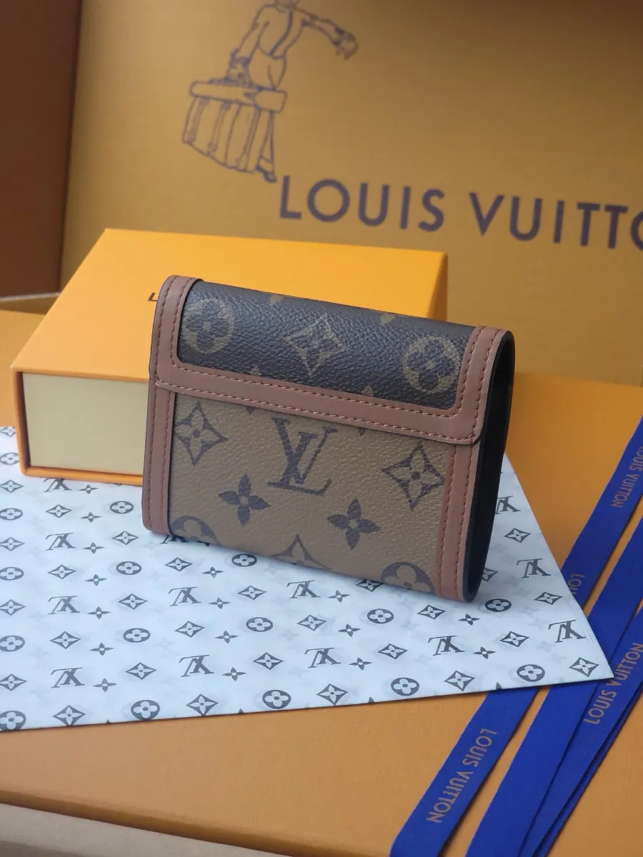 louisvuitton_dauphine_compact_wallet_m68725_back.jpg