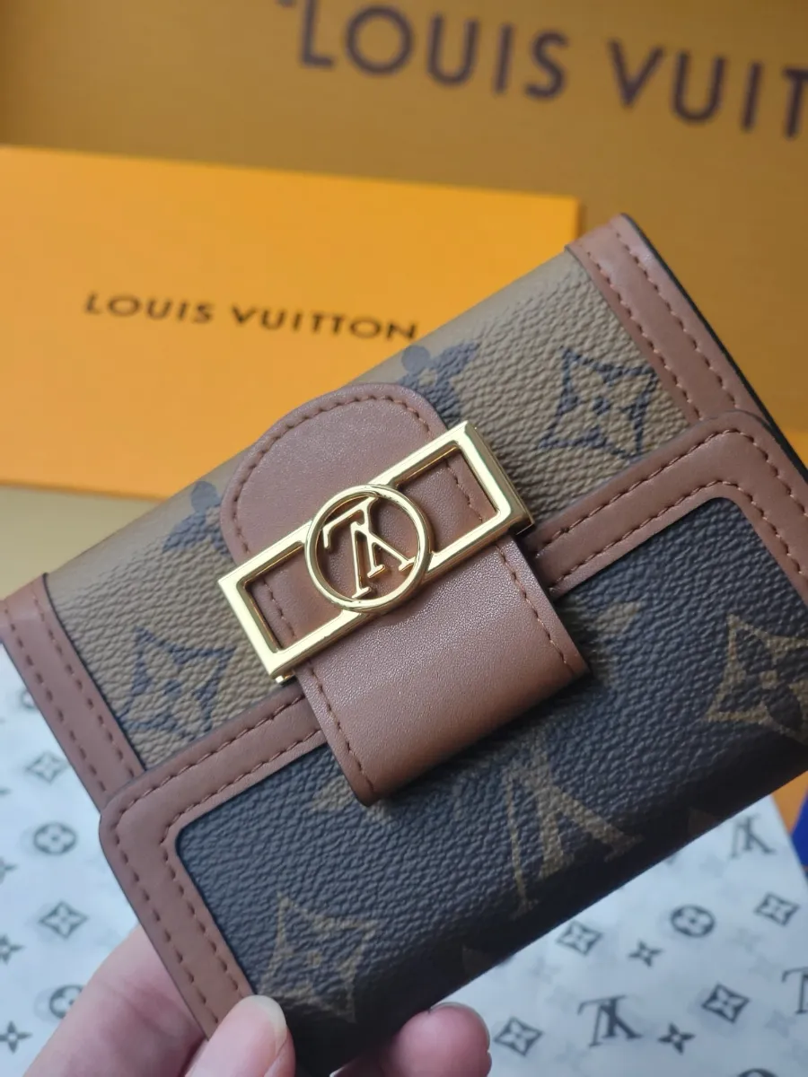 louisvuitton_dauphine_compact_wallet_m68725_detail_01.jpg