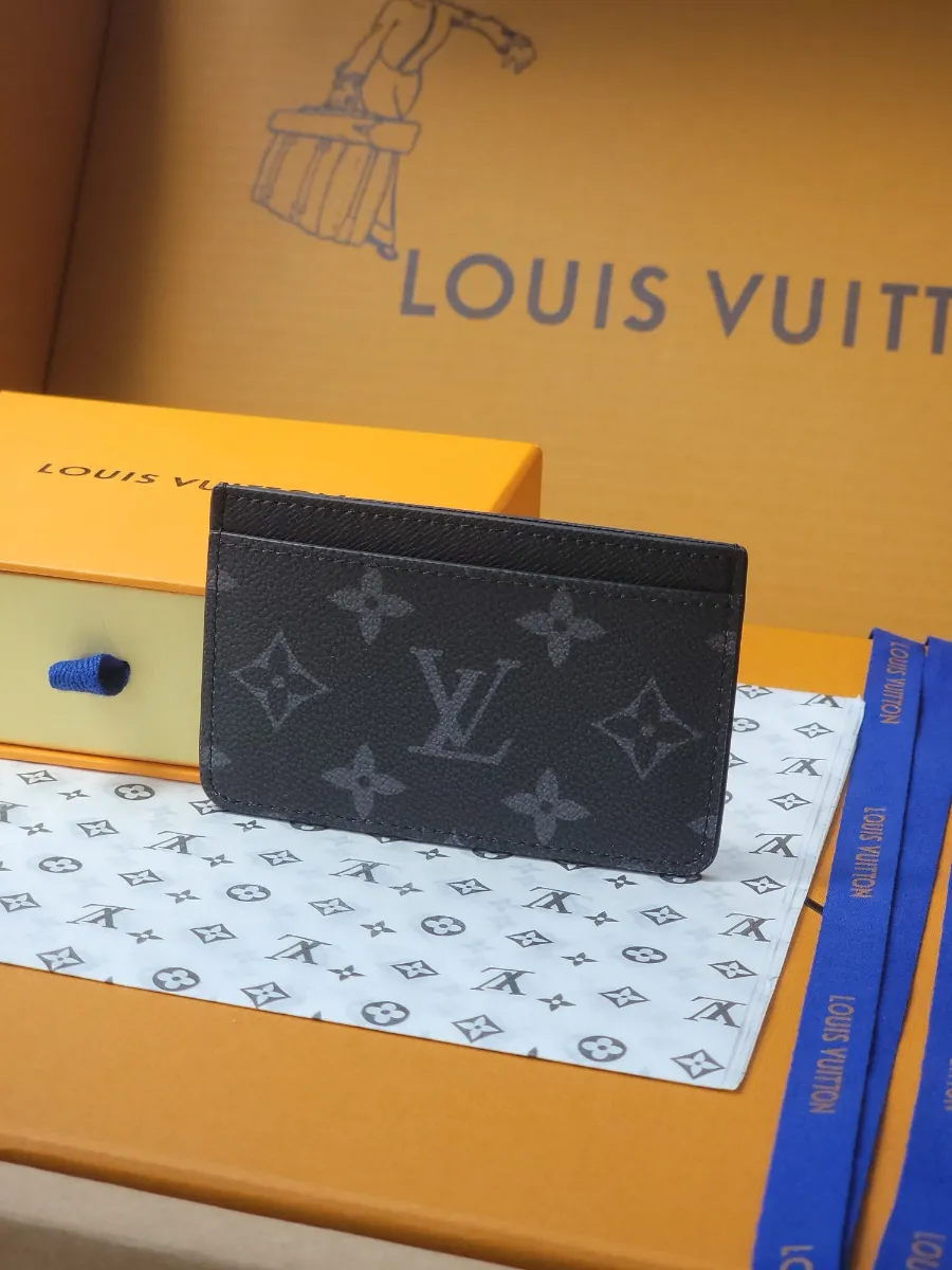 louis_vuitton_p01960_back.jpg