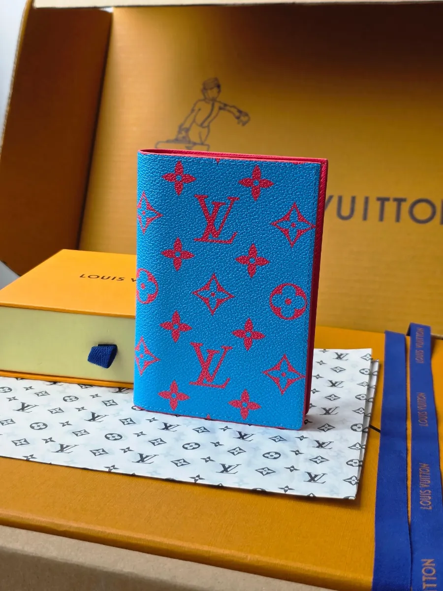 Louis_Vuitton_루이비통_여권_커버지갑_M14770_front.jpg