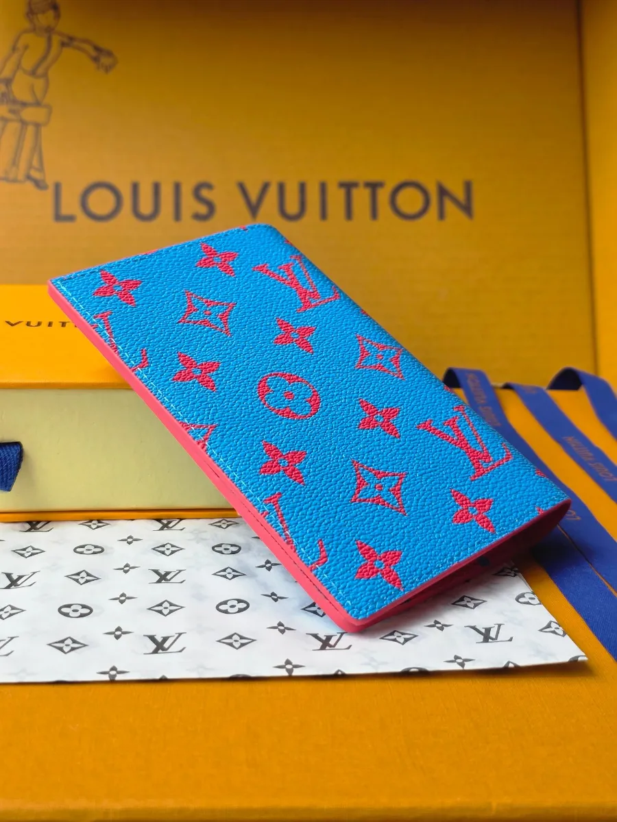 Louis_Vuitton_루이비통_여권_커버지갑_M14770_side.jpg