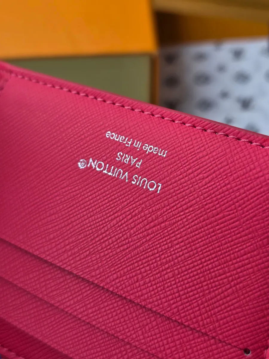 Louis_Vuitton_루이비통_멀티플_모노그램_반지갑_M14694_detail_02.jpg